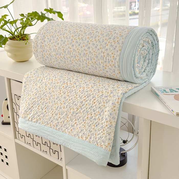 91家纺网 家纺一手货源 找家纺 2025新款A类印花泡泡纱大豆夏凉被被子被芯 花间光影