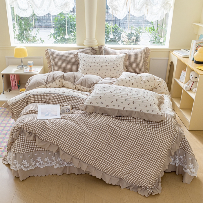 91家纺网 家纺一手货源 找家纺 珍爱家纺 2025新款A类针织棉双层纱夹棉床盖床裙花边单件三件四件套蘑菇