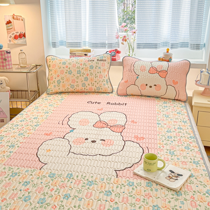 91家纺网 家纺一手货源 找家纺 川悦生活 2025新款大阪凉感丝凉席 花田奶兔