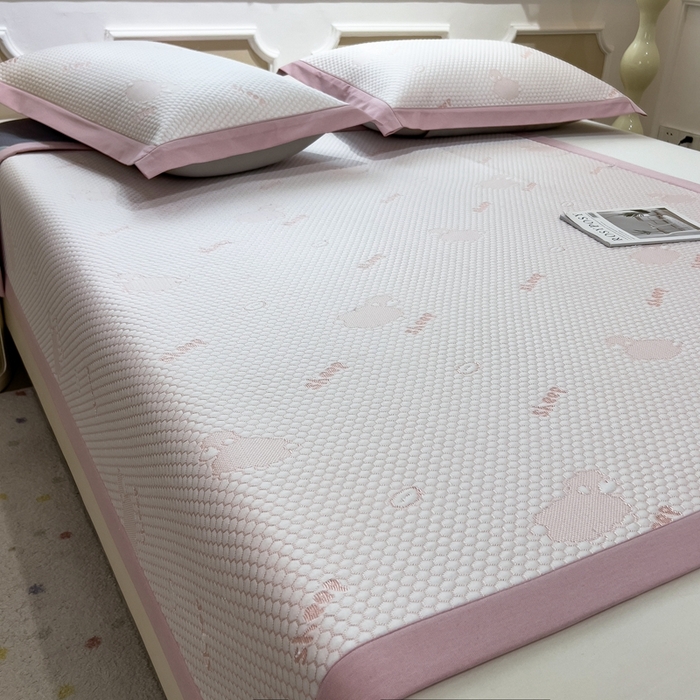 91家纺网 家纺一手货源 找家纺 卡初家居（原微来） 2025新款舒睡冰豆豆抱抱龙系列席子凉席 sheep-sheep-淡雅粉（床席款）