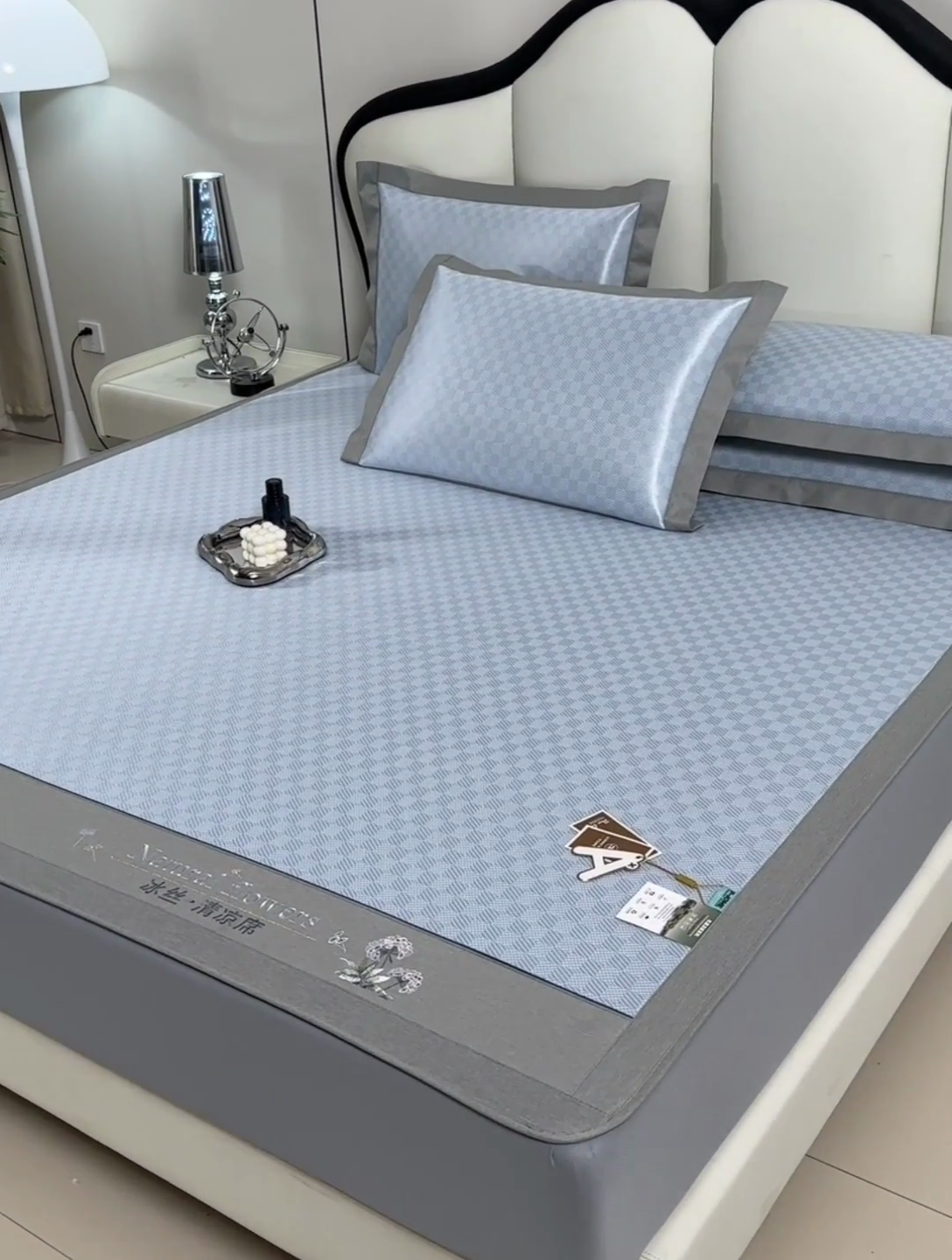 91家纺网 家纺一手货源 找家纺 小牛席业 2025新款棋盘格-冰丝清凉席系列（床笠款）凉席藤席冰藤席冰丝席竹席空调席草席乳胶席豆豆席三件套 蓝色