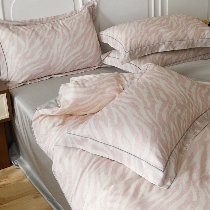 91家纺网 家纺一手货源 找家纺 金奇达2025新款【休闲午后】-轻氧水光莱赛尔四件套（标准号全网控价（折后券后）不低于258） 斑尼粉