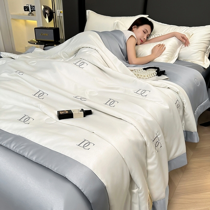 满羽家纺 2025新款水洗冰丝刺绣夏被四件套 字母 米+灰