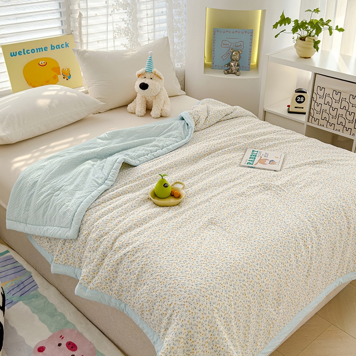 91家纺网 家纺一手货源 找家纺 2025新款A类印花泡泡纱大豆夏凉被被子被芯 花间光影