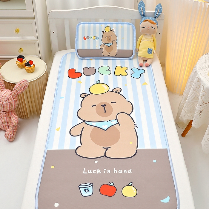 91家纺网 家纺一手货源 找家纺 八零年代 2025新品云柔牛奶丝儿童凉席套件条纹卡皮