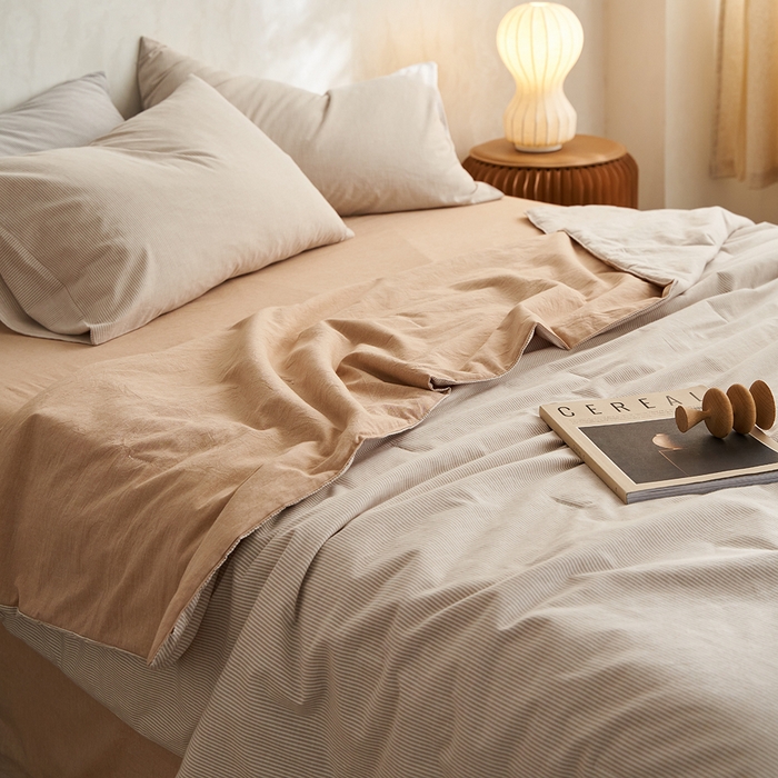 91家纺网 家纺一手货源 找家纺 千朵森 2025新款A类全棉色织水洗棉夏被被子被芯 秋叶桔细条纹