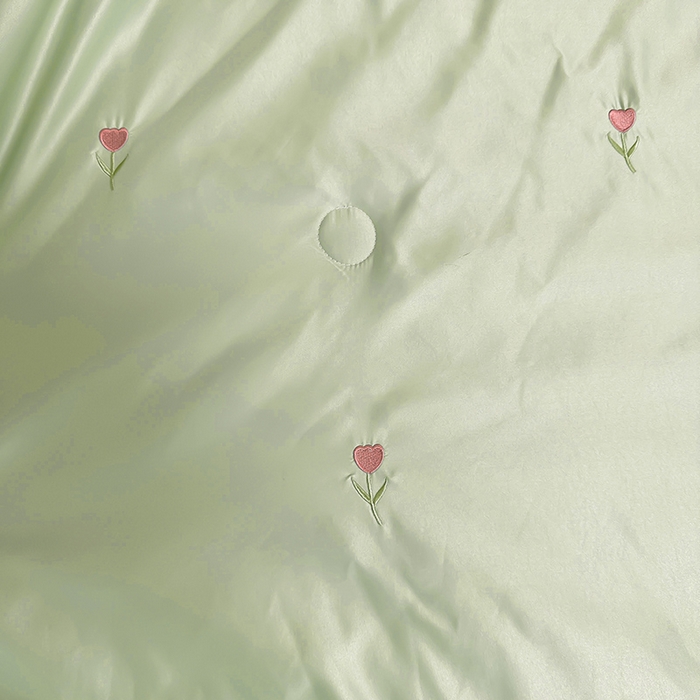 91家纺网 家纺一手货源 找家纺 满羽家纺 2025新款水洗冰丝刺绣夏被四件套 花朵绿