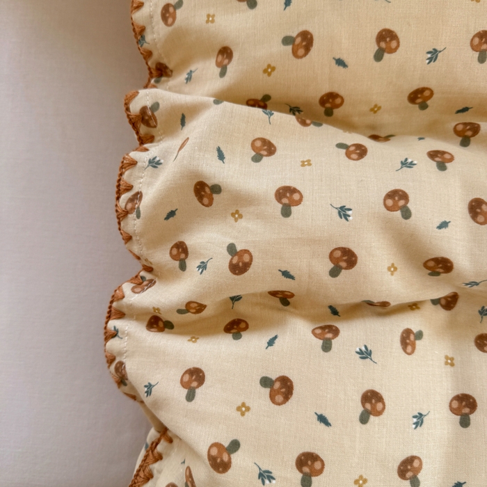 91家纺网 家纺一手货源 找家纺 金丝鸟家纺 2025新款全棉双层纱贝壳边四件套花卉系列 蘑菇园