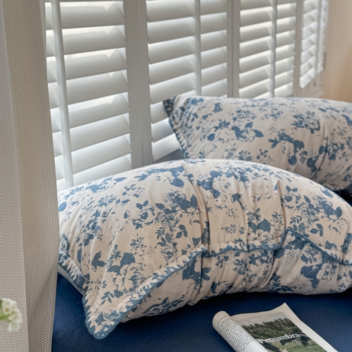 91家纺网 家纺一手货源 找家纺 金丝鸟家纺 2025新款全棉双层纱贝壳边四件套花卉系列 青瓷花弄