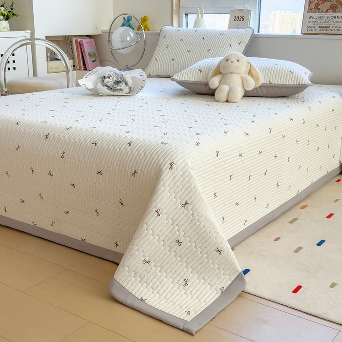 91家纺网 家纺一手货源 找家纺 慕木家纺 2025新款A类高克重四季款针织棉双层纱多功能床盖可铺可盖 蝴蝶结-米