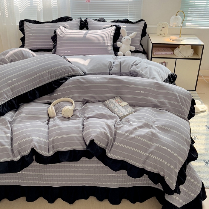 91家纺网 家纺一手货源 找家纺 富米莱（原臻工厂）2025新款A类针织双层纱赫本风床盖四件套 灰色条纹
