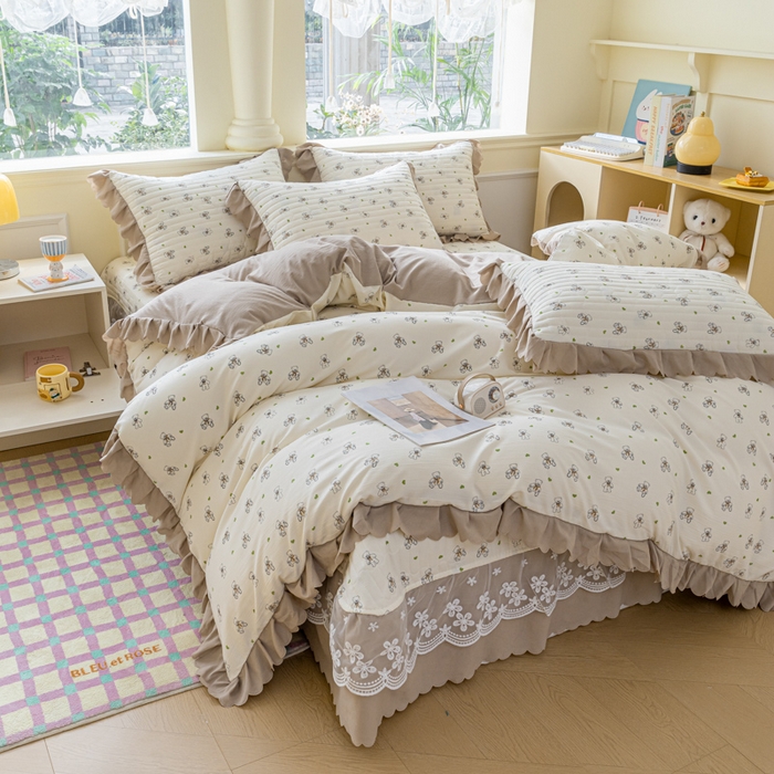 91家纺网 家纺一手货源 找家纺 珍爱家纺 2025新款A类针织棉双层纱夹棉床盖床裙花边单件三件四件套宝贝熊