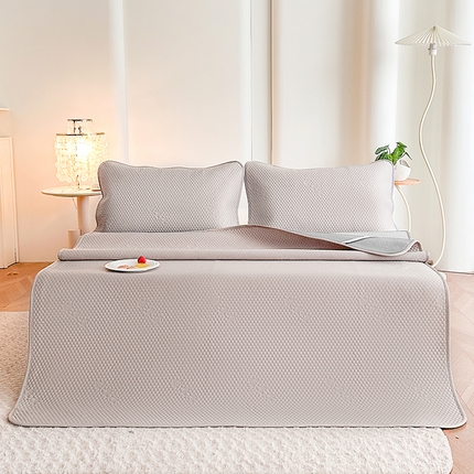 91家纺网 家纺一手货源 找家纺 （总）好艺佳毛毯 2025新款3D凉豆豆凉席凉感软席空调席三件套单件学生宿舍