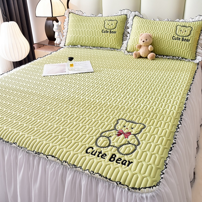 91家纺网 家纺一手货源 找家纺 炫拼家纺 2025新款coco熊床裙款乳胶凉席 coco熊-仙草绿