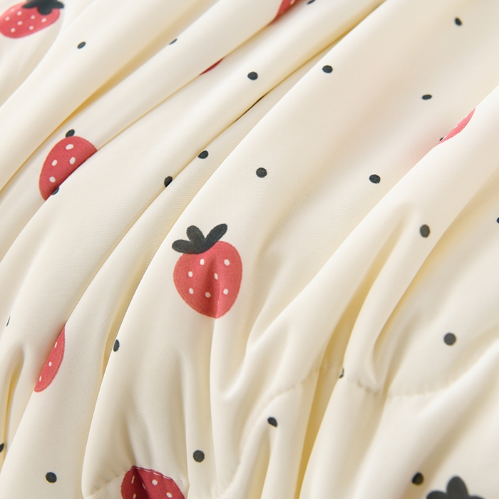 91家纺网 家纺一手货源 找家纺 圣楚 2025新款优雅凉感丝夏被 清新草莓