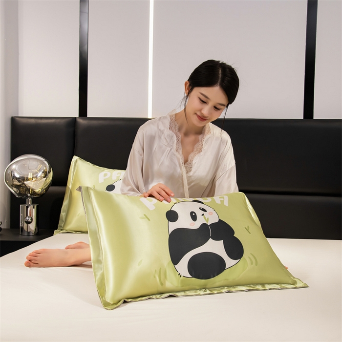 91家纺网 家纺一手货源 找家纺 圣比熊 2025新款可水洗冰丝卡通枕套宿舍48x74cm单人凉爽枕头套 快乐熊猫