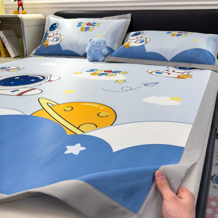 91家纺网 家纺一手货源 找家纺 （总）丝羽坊 2025新款大版印花冰丝凉席冰丝席碳光冰丝凉席-平铺款