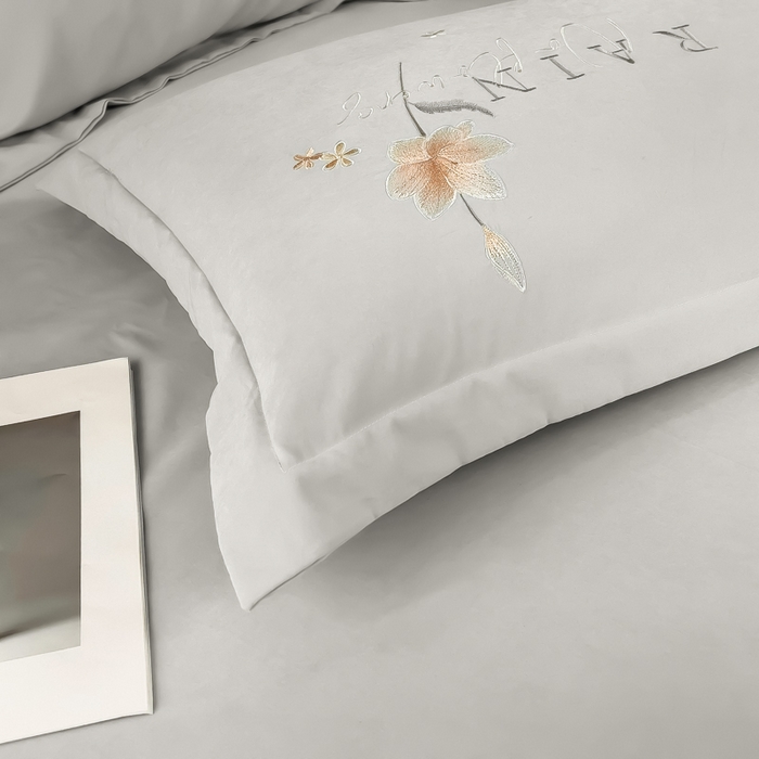 91家纺网 家纺一手货源 找家纺 曲之慕 2025新品四季款高端刺绣四件套简约可水洗轻奢纯色刺绣四件套 流光都市灰