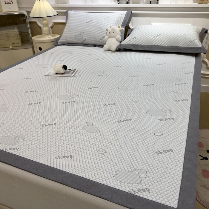 91家纺网 家纺一手货源 找家纺 卡初家居（原微来） 2025新款舒睡冰豆豆抱抱龙系列席子凉席 sheep sheep-灰（床席款）
