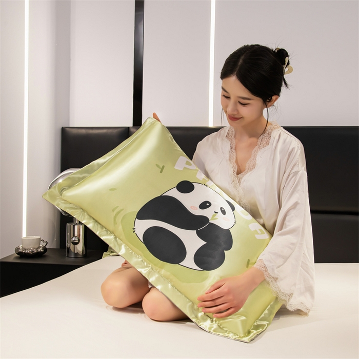 91家纺网 家纺一手货源 找家纺 梦舒羽 2025新款可水洗冰丝卡通枕套宿舍48x74cm单人凉爽枕头套 快乐熊猫