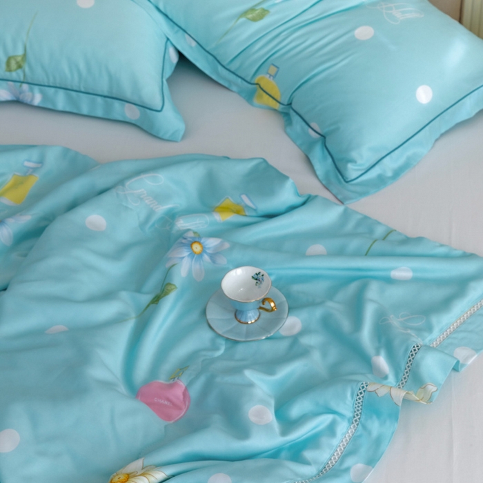 91家纺网 家纺一手货源 找家纺 棉生活家纺 2025新款春夏莫代尔天丝夏被 爱的味道