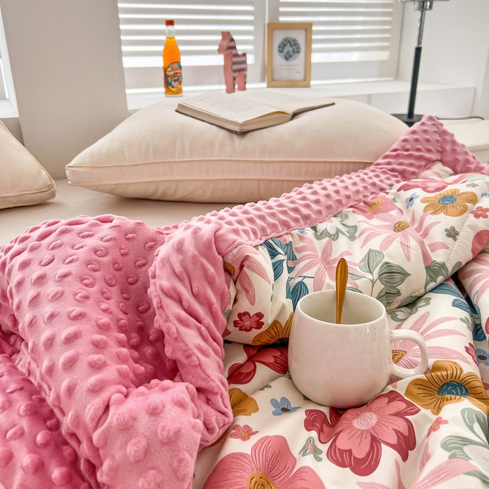 91家纺网 家纺一手货源 找家纺 总 宜梦家居【需要买家秀请联系老板】 2025新款A类纯棉婴儿绒豆豆被四季夏凉春秋被子冬被芯