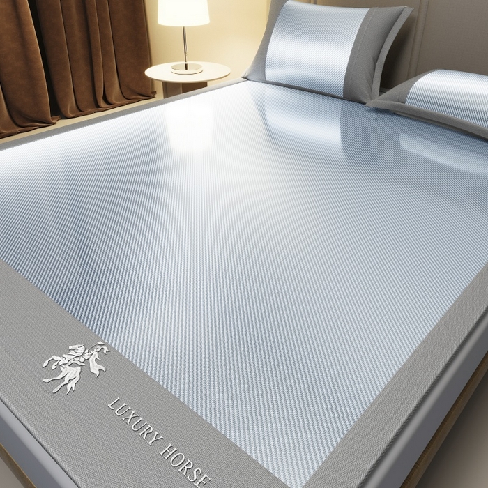 91家纺网 家纺一手货源 找家纺 孩子王家纺 2025新款轻柔丝凉席冰丝席-文森特系列 床席款-薄雾蓝