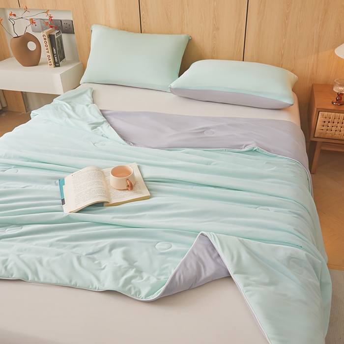 91家纺网 家纺一手货源 找家纺 居易简 2025新款夏被空调被A类云母氨纶凉感丝夏凉被（可供外贸跨境）  云母绿+山灰