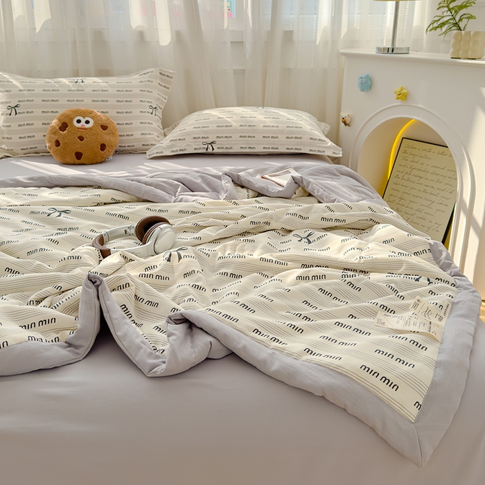 91家纺网 家纺一手货源 找家纺 芯恋家居 2025新款针织棉双层纱夏被夏被四件套 简约蝴蝶结