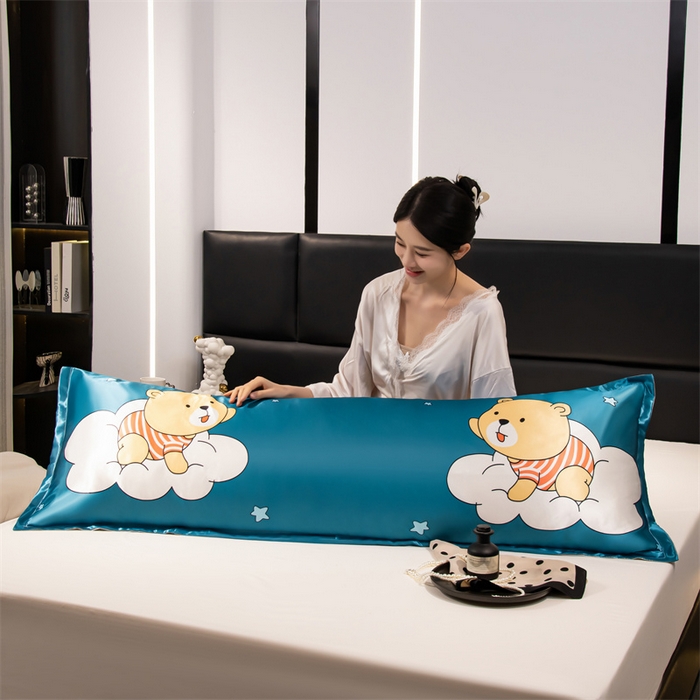 91家纺网 家纺一手货源 找家纺 梦舒羽 2025新款可水洗冰丝双人枕套凉爽情侣枕头套枕芯套 云端小熊