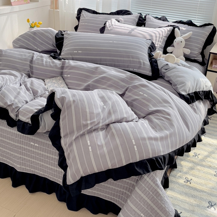 91家纺网 家纺一手货源 找家纺 富米莱（原臻工厂）2025新款A类针织双层纱赫本风床盖四件套 灰色条纹
