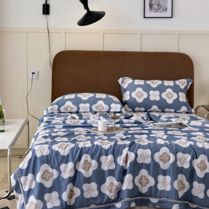 91家纺网 家纺一手货源 找家纺 棉生活家纺 2025新款春夏莫代尔天丝夏被 莫尔蓝