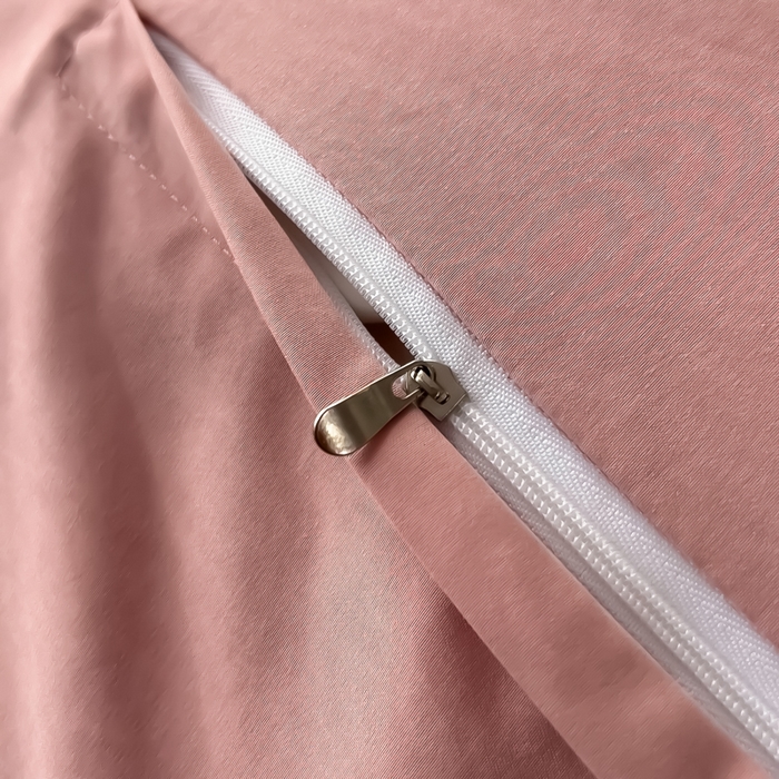 91家纺网 家纺一手货源 找家纺 曲之慕 2025新品四季款高端刺绣四件套简约可水洗轻奢纯色刺绣四件套 馨花漫舞少女粉