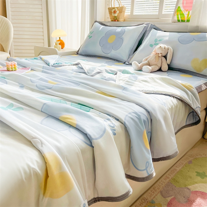 91家纺网 家纺一手货源 找家纺 2025新款A类碳光冰丝印花凉席学生床席空调被夏被四件套配送买家秀 花语