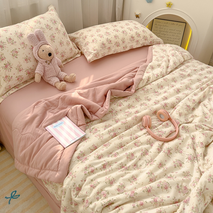 91家纺网 家纺一手货源 找家纺 芯恋家居 2025新款针织棉双层纱夏被夏被四件套 风吟诗