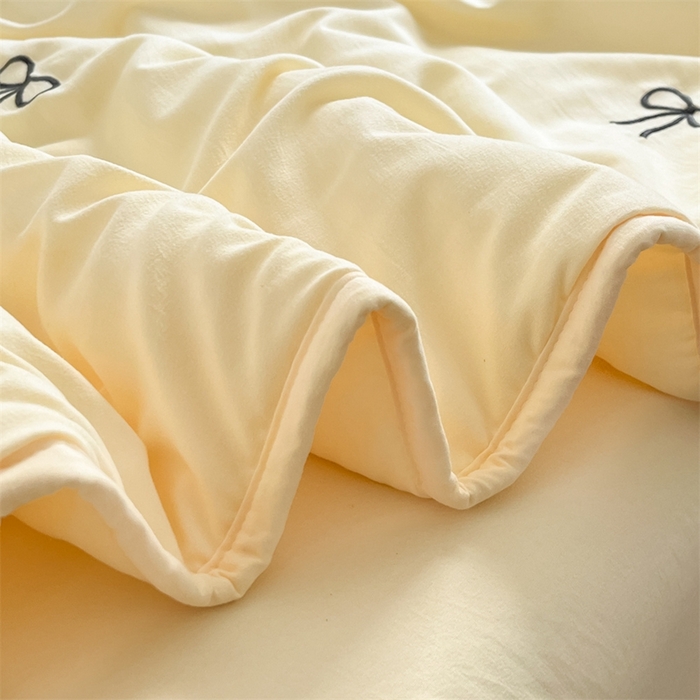 91家纺网 家纺一手货源 找家纺 盛秋家纺 2026新款A类水洗棉刺绣夏被 奶黄蝴蝶结