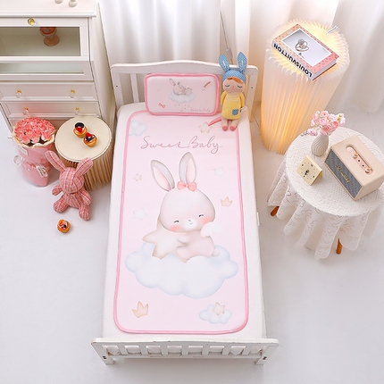 91家纺网 家纺一手货源 找家纺 八零年代 2025新品云柔牛奶丝儿童凉席套件云朵小兔