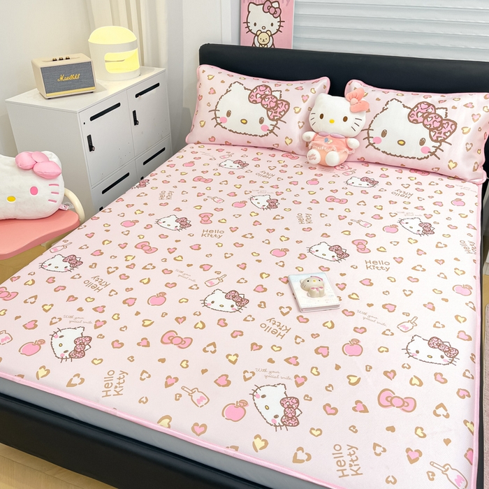 91家纺网 家纺一手货源 找家纺 暮思家居 2025新款三丽鸥正版授权数码印花A类可机洗1200D冰丝凉席三件套床笠款系列 床笠款-凯蒂乐园