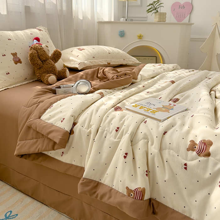 91家纺网 家纺一手货源 找家纺 芯恋家居 2025新款针织棉双层纱夏被夏被四件套 baby熊