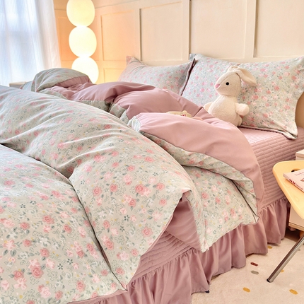 91家纺网 家纺一手货源 找家纺 一比一家纺 2025新款亲肤舒适印花AB版床盖款四件套 叶语初晴粉