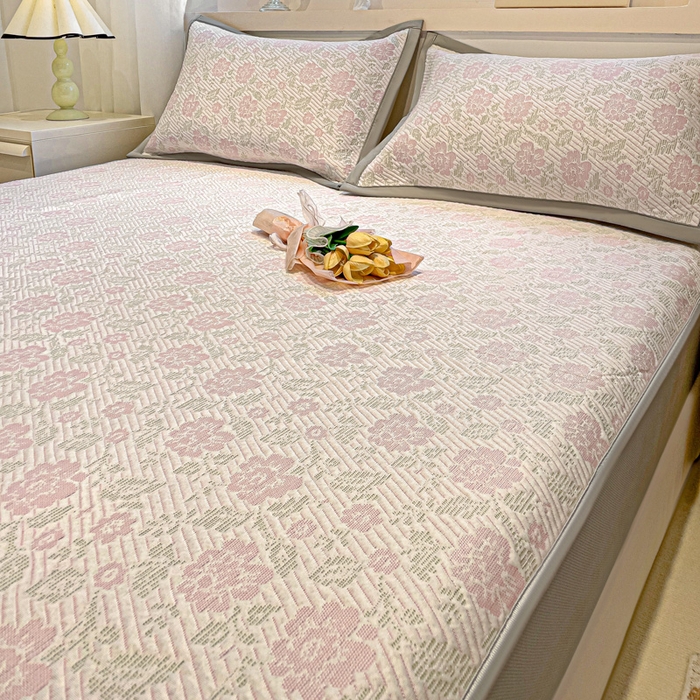 91家纺网 家纺一手货源 找家纺 富馨莱 2025新款A类480克PE凉感凉豆豆凉席三件套和单件床笠款 玫瑰花园-粉