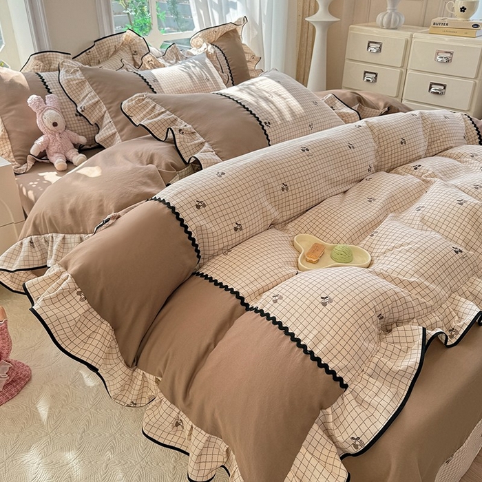 91家纺网 家纺一手货源 找家纺 大麦家纺 2025新款韩式花边亲肤棉四件套 格子樱桃