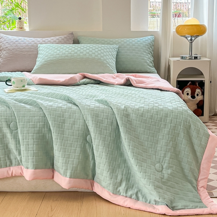 91家纺网 家纺一手货源 找家纺 欧邦 2025新款华夫格水洗棉夏被 绿＋粉