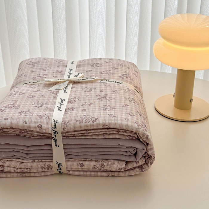 91家纺网 家纺一手货源 找家纺 2025新款全棉有氧A类母婴级双层纱印花四件套 倩影-米黄