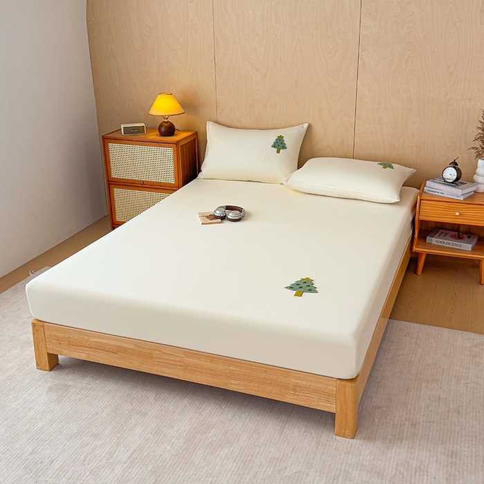 91家纺网 家纺一手货源 找家纺 澳梵家居 2025新款A类全棉毛巾绣床笠 小树-白