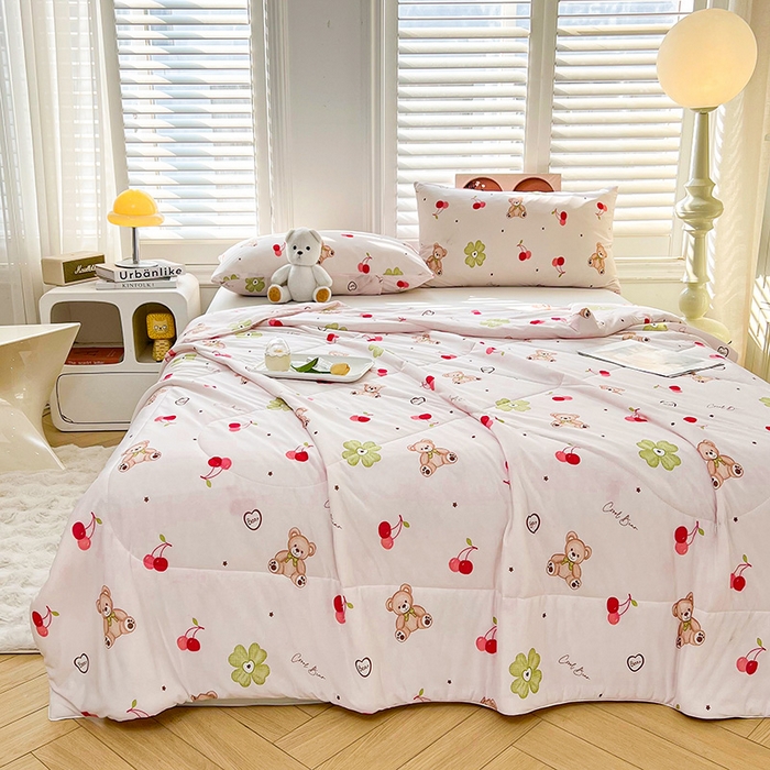 91家纺网 家纺一手货源 找家纺 好梦来家纺（原锦茂家纺） 2025新款印花凉感丝抗菌夏被 樱桃小熊