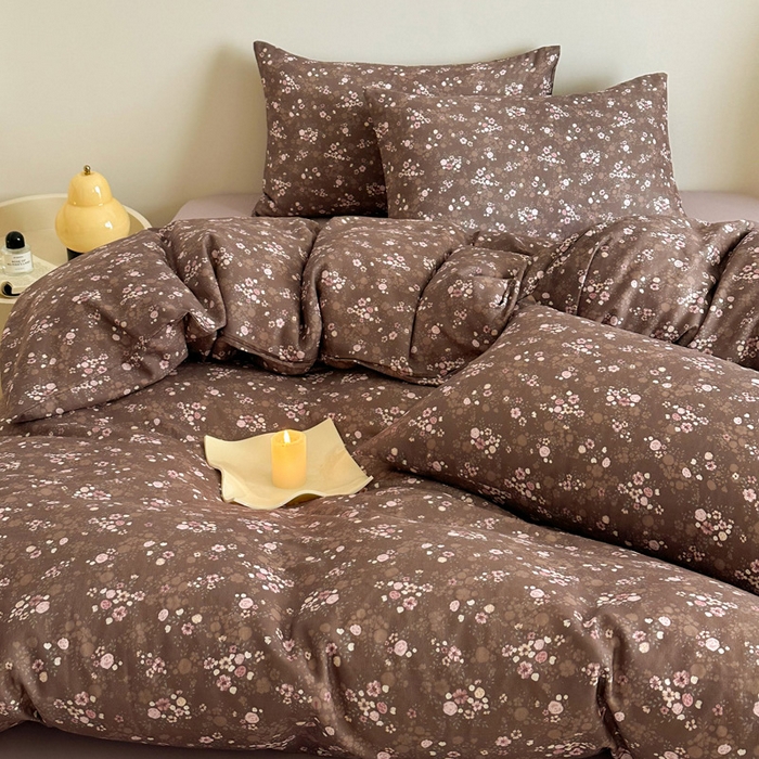 91家纺网 家纺一手货源 找家纺 塞纳 2026新款.全棉有氧双层纱四件套-场景一 花间梦-棕