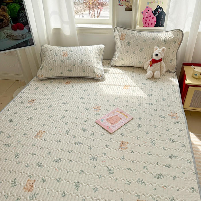 91家纺网 家纺一手货源 找家纺 慕尚家纺 2025新款小清新凉感丝乳胶席 邻家小熊