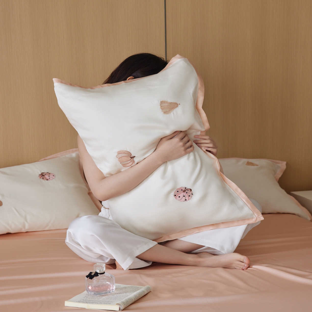 91家纺网 家纺一手货源 找家纺 风向标家纺  2025新款奥地利进口60s兰精天丝拼边款（风格一） 草间南瓜