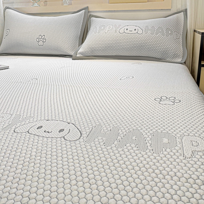 91家纺网 家纺一手货源 找家纺 富馨莱 2025新款A类480克PE凉感凉豆豆凉席三件套和单件床笠款 呆呆狗